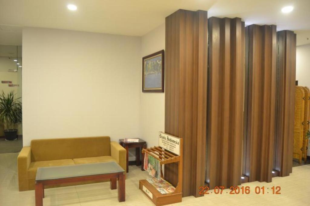 J Hotel Medan Kültér fotó