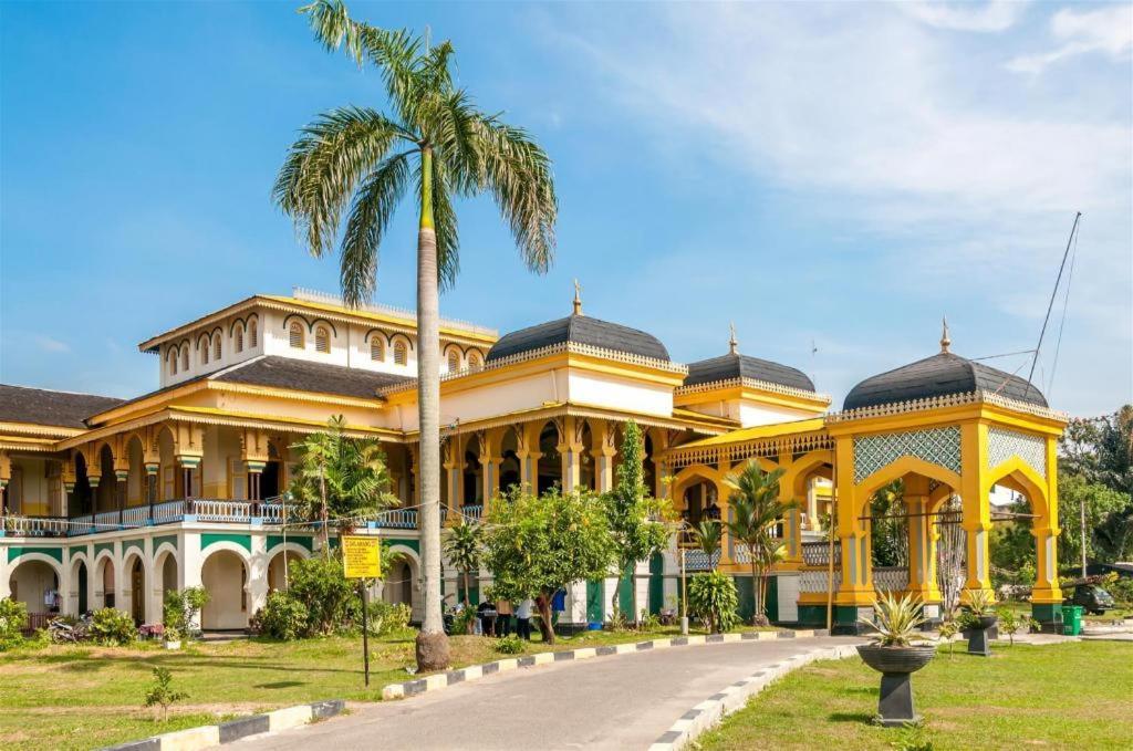 J Hotel Medan Kültér fotó