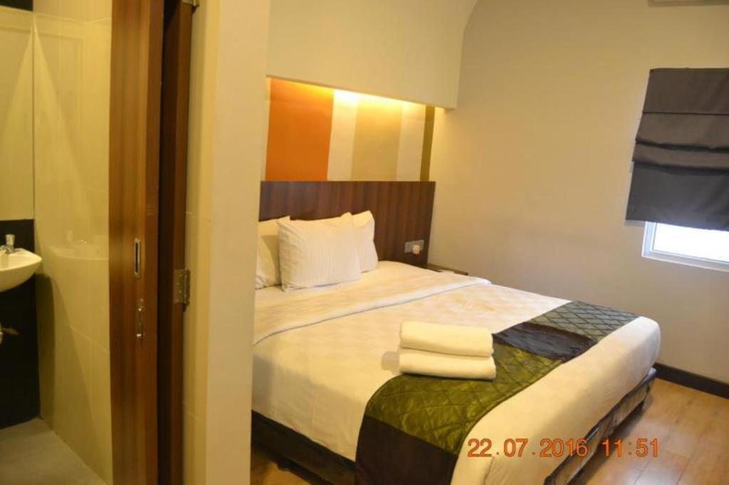 J Hotel Medan Kültér fotó