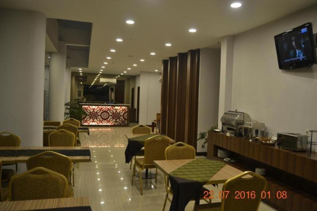 J Hotel Medan Kültér fotó
