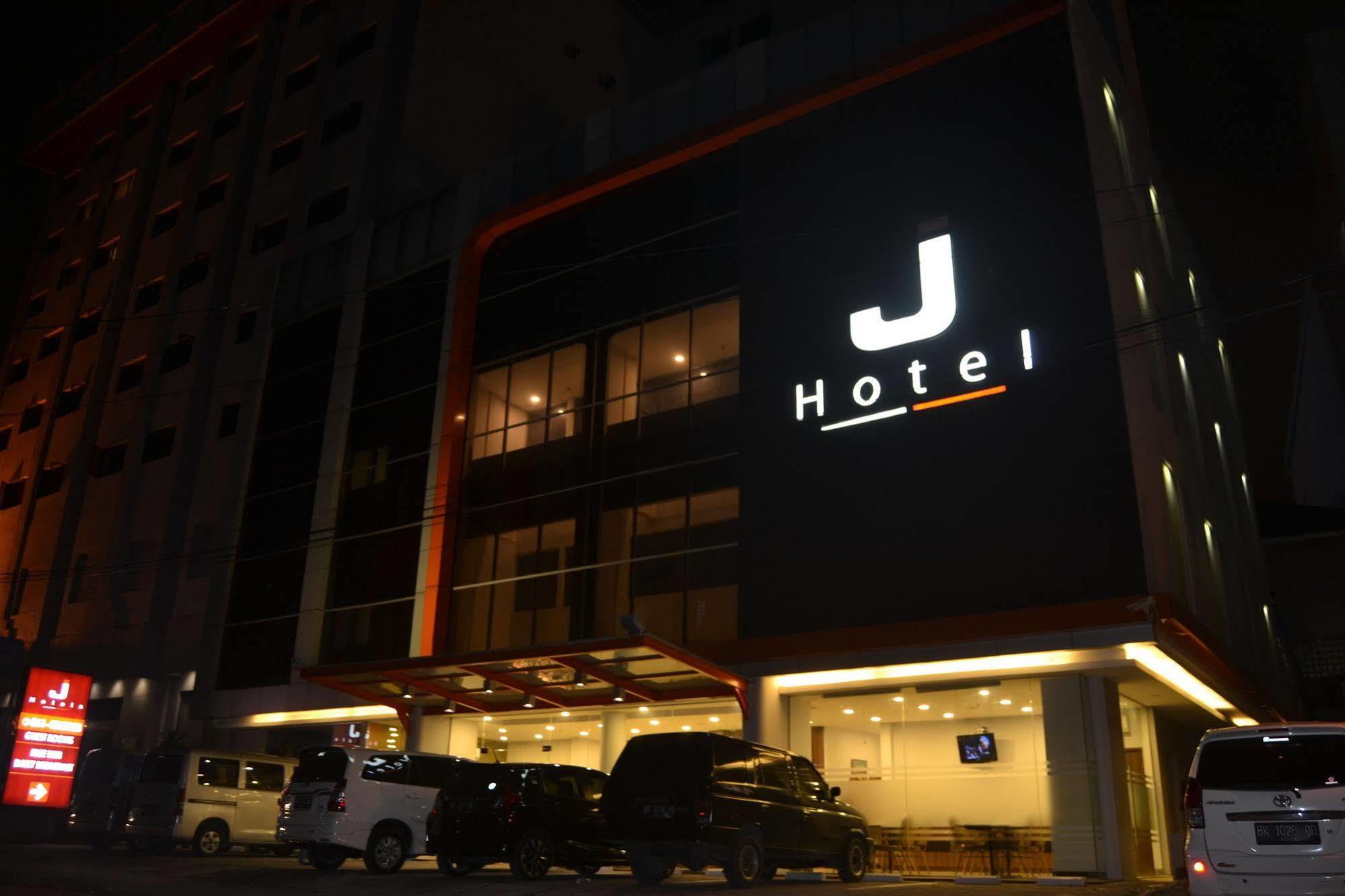 J Hotel Medan Kültér fotó