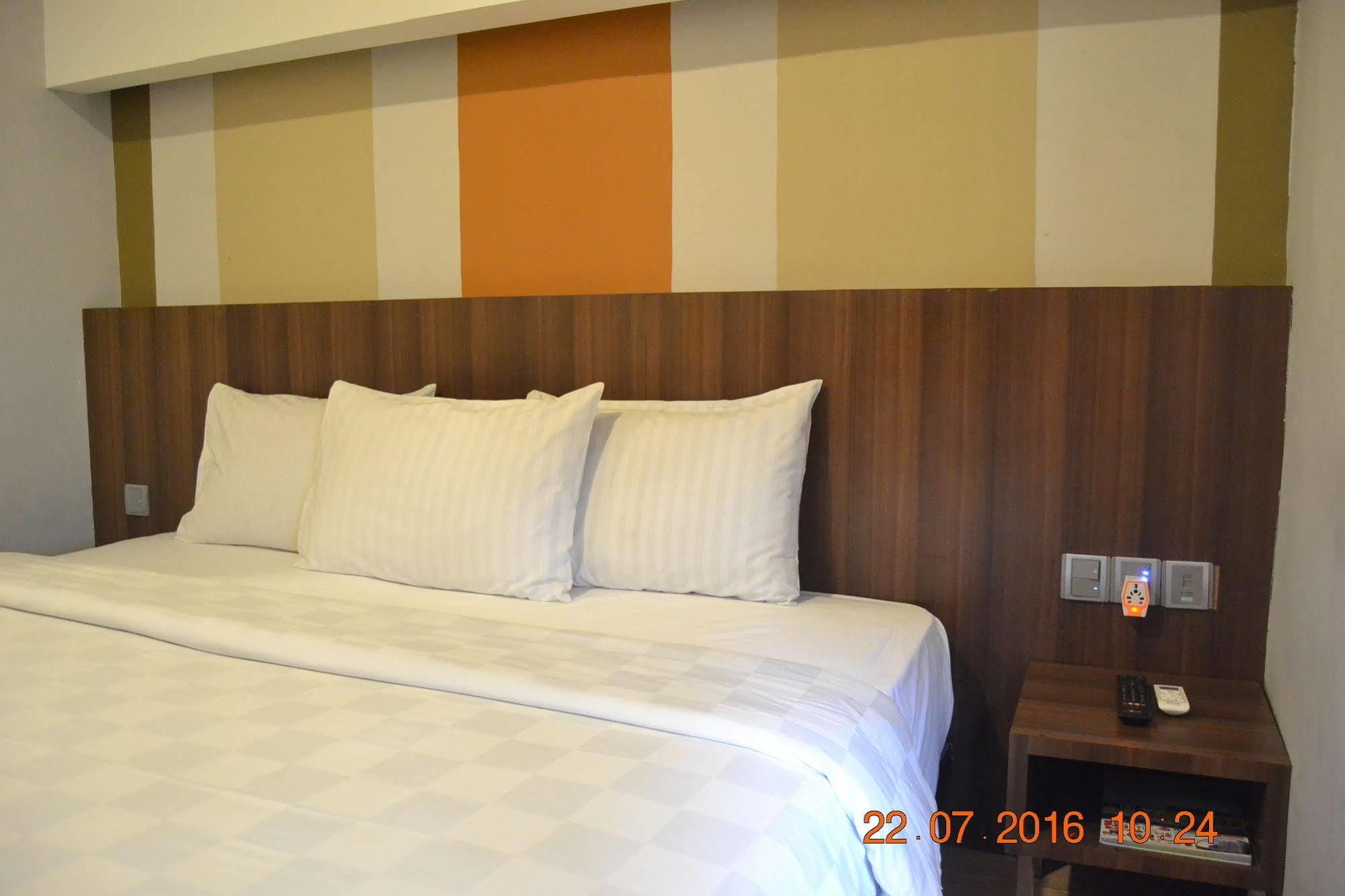 J Hotel Medan Kültér fotó