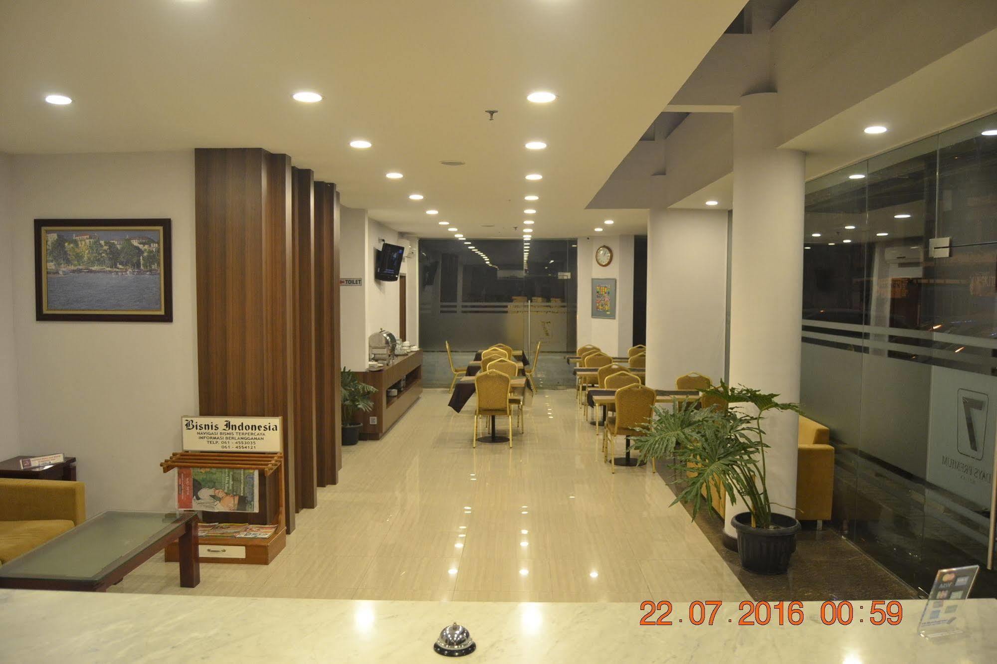 J Hotel Medan Kültér fotó