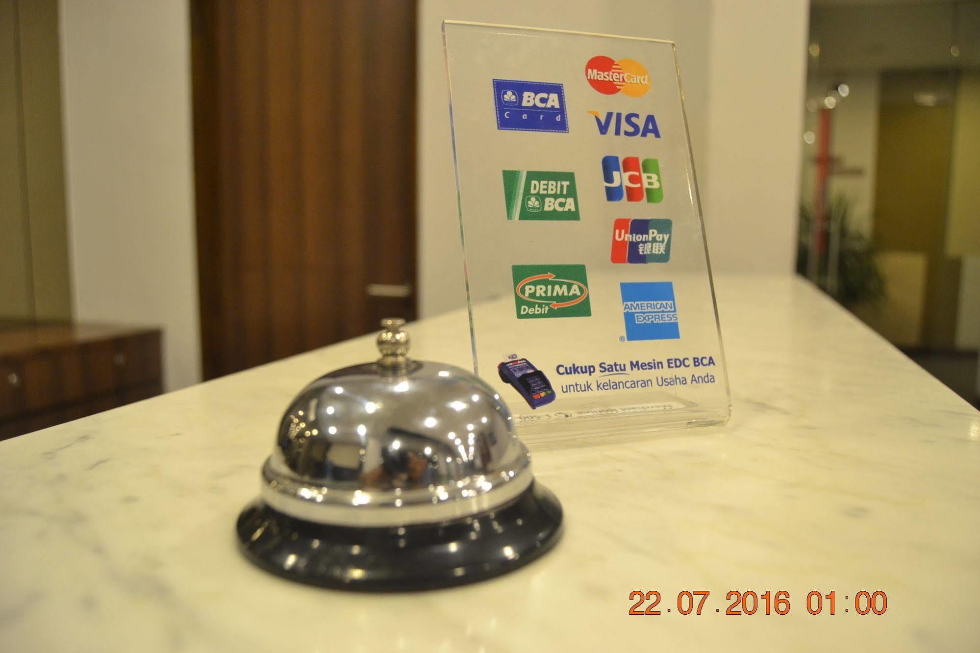 J Hotel Medan Kültér fotó
