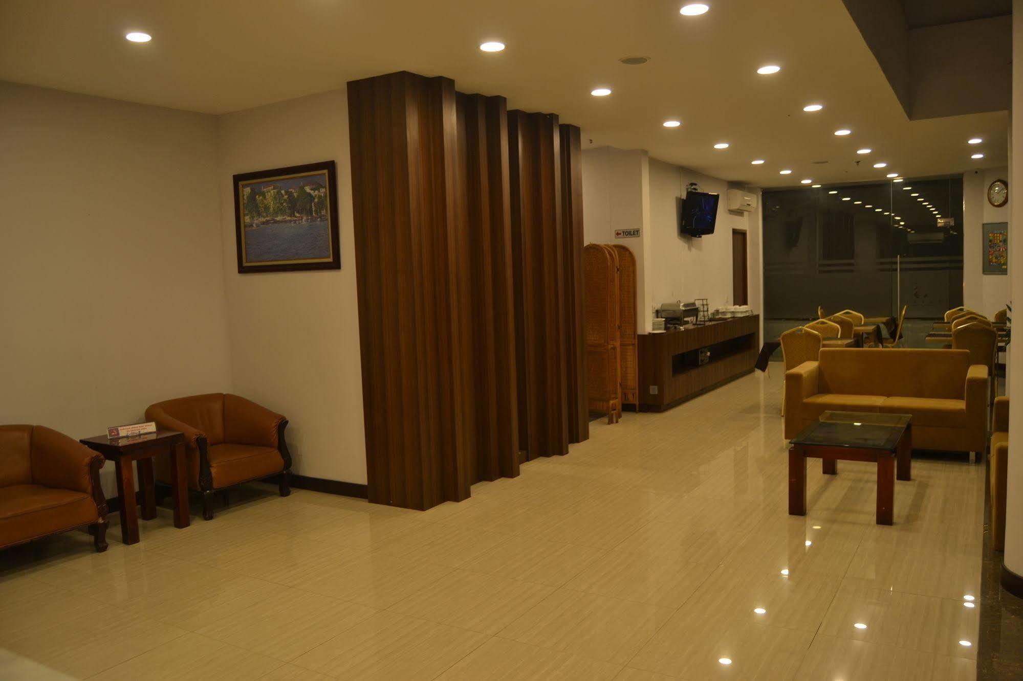 J Hotel Medan Kültér fotó