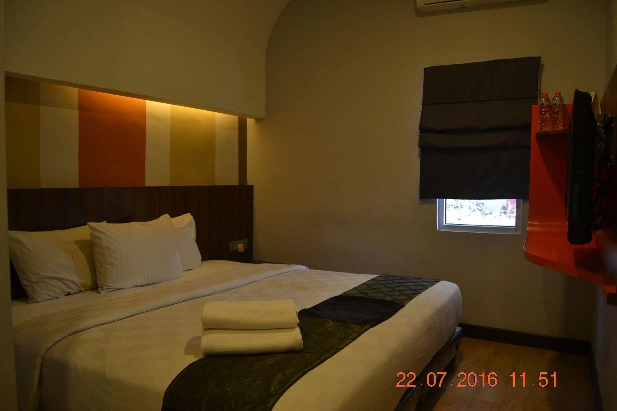 J Hotel Medan Kültér fotó