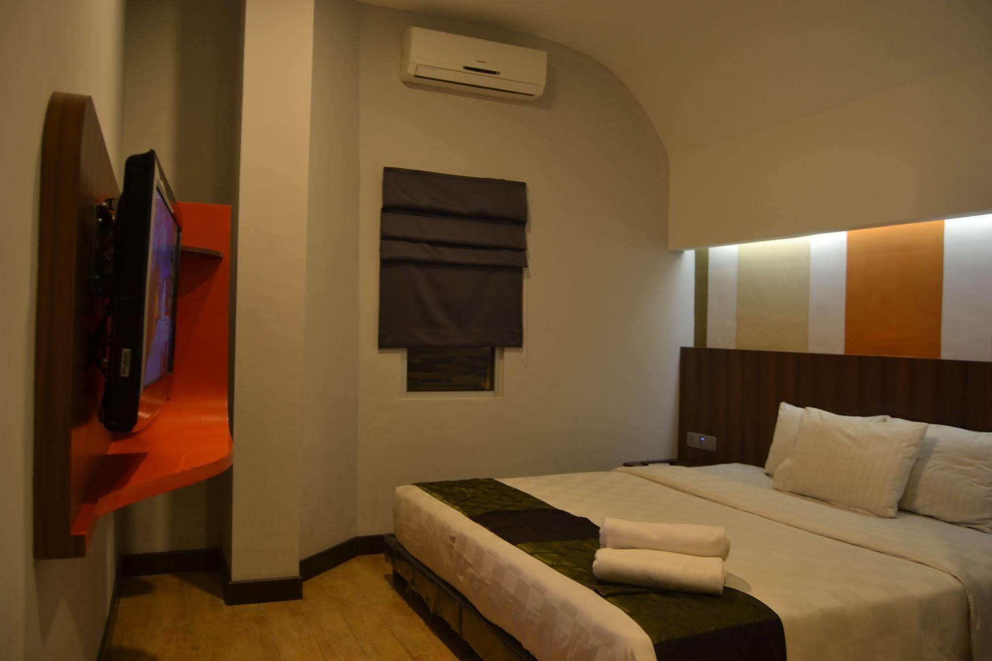 J Hotel Medan Kültér fotó