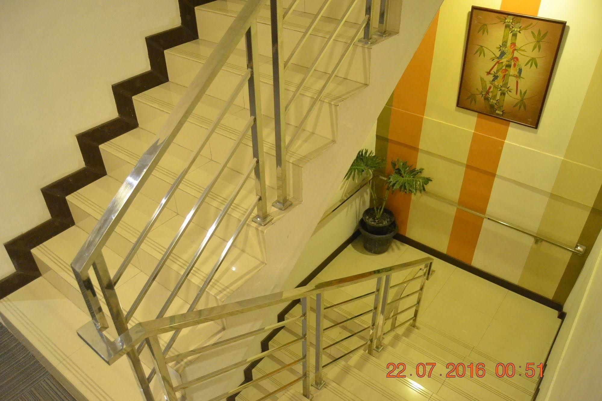 J Hotel Medan Kültér fotó