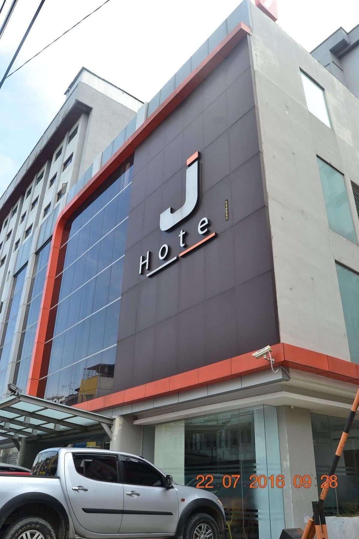 J Hotel Medan Kültér fotó