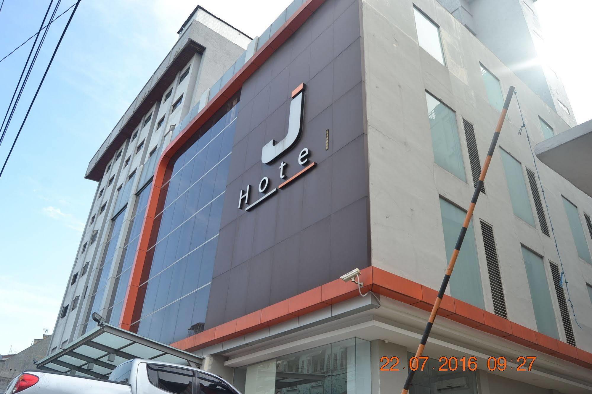 J Hotel Medan Kültér fotó